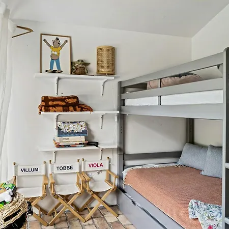 With Panoramic Windows And Stones 펜션 *