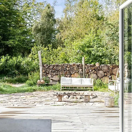 بيت للعطل With Panoramic Windows And Stones *