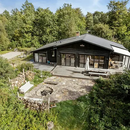 펜션 With Panoramic Windows And Stones