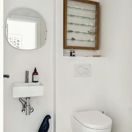 With Panoramic Windows And Stones 펜션 *