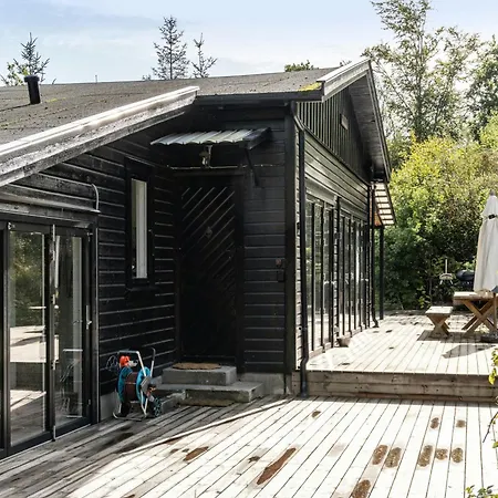 With Panoramic Windows And Stones 펜션