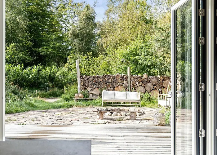 بيت للعطل With Panoramic Windows And Stones *