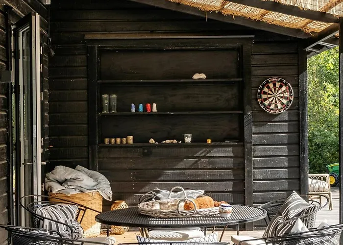 Сasa de vacaciones With Panoramic Windows And Stones *