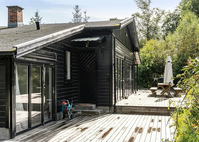 With Panoramic Windows And Stones Сasa de vacaciones